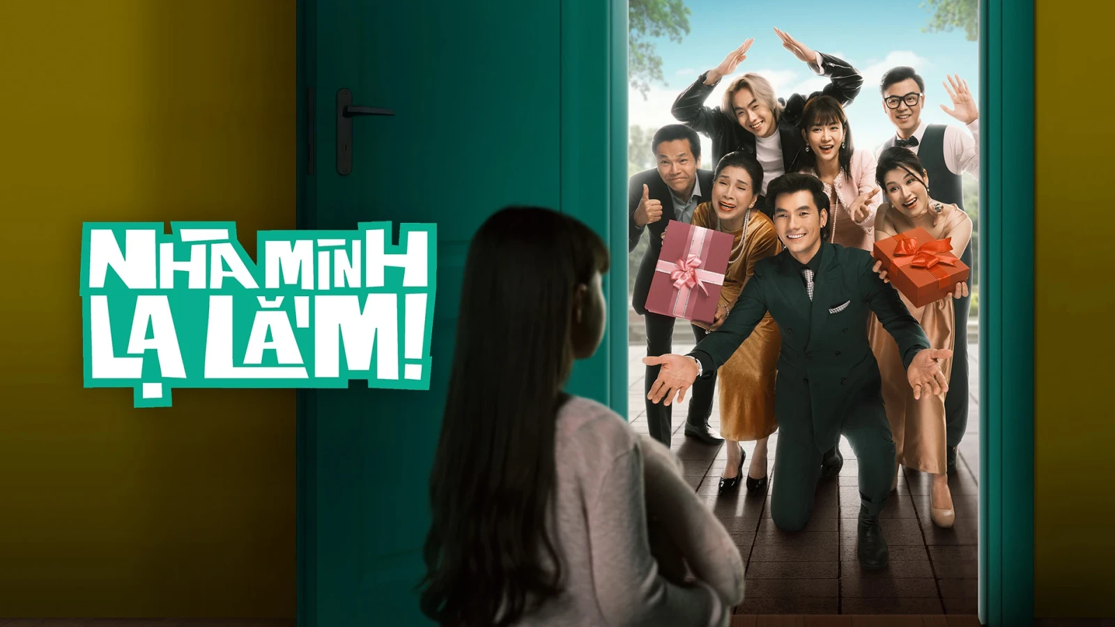 Xem phim Nhà Mình Lạ Lắm - Motchill