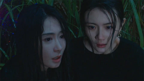Xem phim Hoang Nhan (Gương Mặt Dối Trá) - Motchill