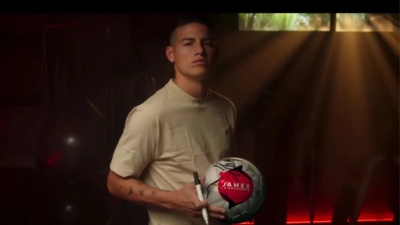 Xem phim James. - Motchill