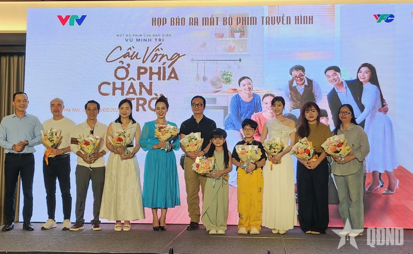 Xem phim Cầu Vồng Ở Phía Chân Trời - Motchill
